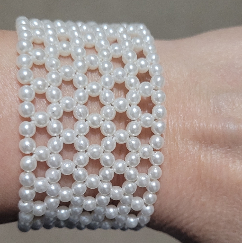 White Faux Pearl Stretchy Bracelet No Clasp Hand Knitted Basketweave Des…